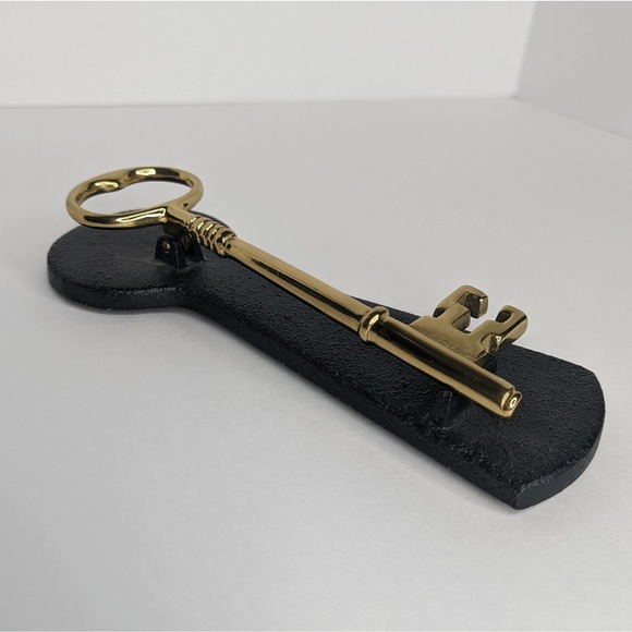 Vintage 1948 Brass Key Door Knocker Cast Iron Plate Signed Evelyn Jahncke - Picture 9 of 13